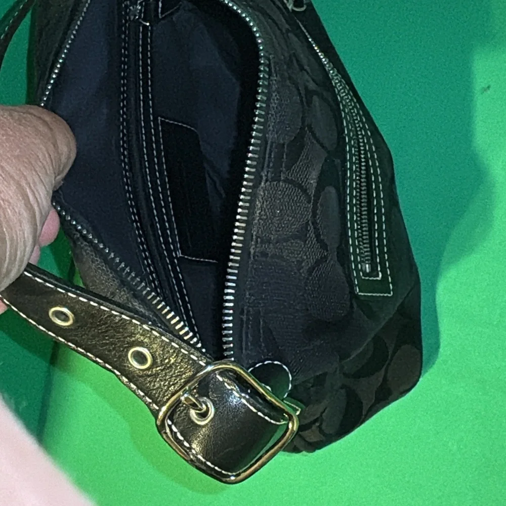 Vintage Coach Black mono Jacquard Signature shoulder bag - Picture 9 of 13